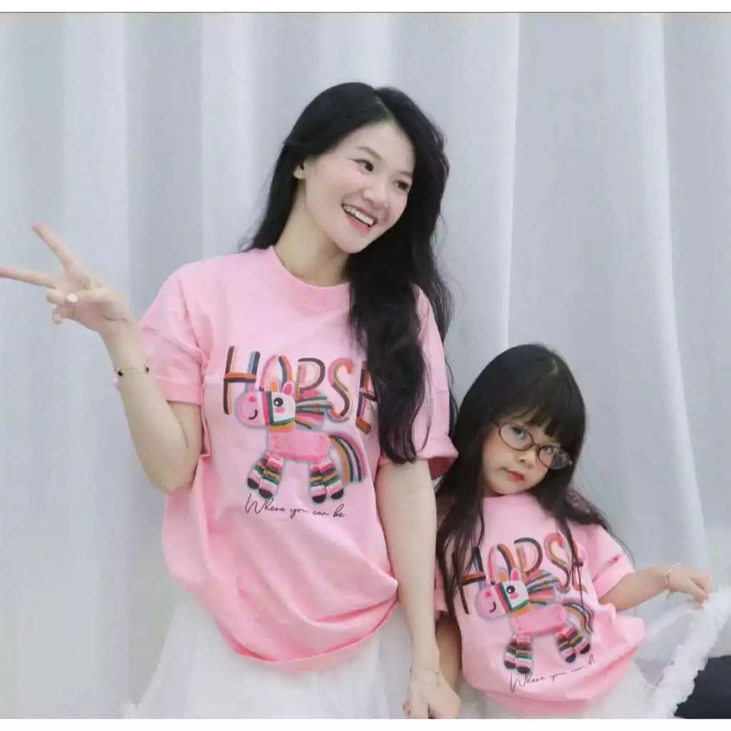 Áo đôi mẹ bé màu hồng in ngựa chất cotton mềm mát